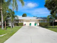 3/2 HEATED Pool House Walking Distance to Beach