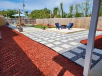 Cottage with awesome outdoor living area 5 minutes to Navarre Beach!