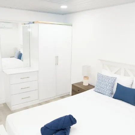 Cosy one bedroom condo in Holetown, St. James with pool access!!