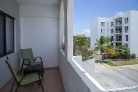 Great Location, Spacious with Pool