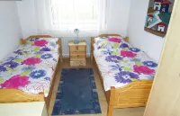 Beautiful fine apartment with garden, meadow, view of water and land Hotels in Dornum