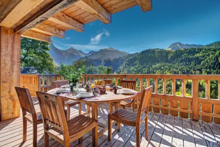 Chalet Les Brevins 5 stars, breathtaking 360° views, Spa, Hammam, Billiards Отели в г. Manigod