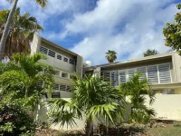 2BD/2BA on the golf course with stunning ocean views 住宿飯店