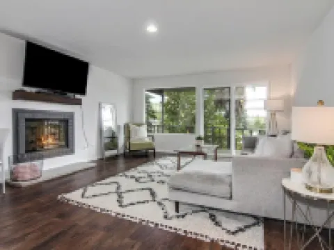 Downtown Kirkland - Luxury 3rd Street Retreat Hotels in Kirkland