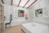 Villa Cacyli: private heated pool and Jacuzzi, view of Baie des Mulets 住宿飯店