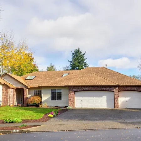 Near Shops & Cafes: Beaverton Haven w/ Luxe Decor!