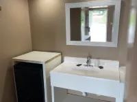 易絲汀河畔酒店