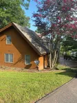 Beautiful serene lake house in the foothills, great for couples or families.