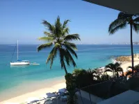Gorgeous 4 Bedroom/4 Bath on White Sand Swimming Beach
