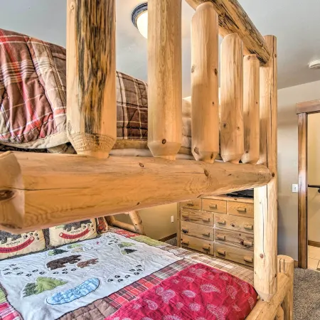 Dog-Friendly Ronald Vacation Rental Cabin!