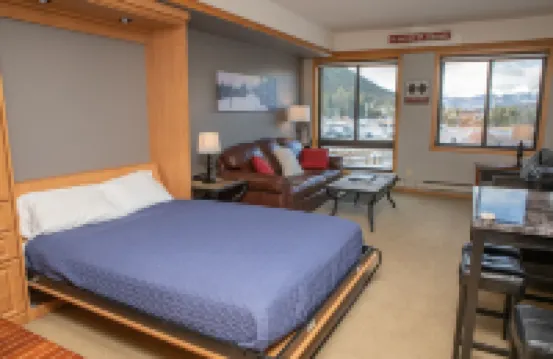 2759 Slopeside 1 Bedroom Condo by RedAwning