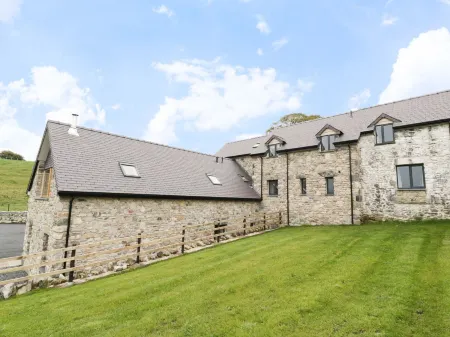 Tyn Y Celyn Isaf Отели в г. Клокаеног