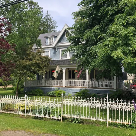 The Harbor Inn