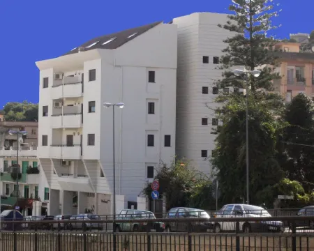 레지던스 앤눈지아타