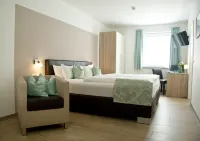 Hotel Claro Garni Hotels in Eitting