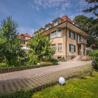 Max Aviation Villa & Apartments Hotels near BEA Bern Expo