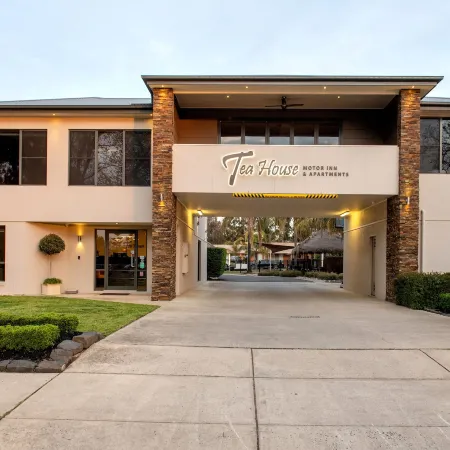 Tea House Motor Inn