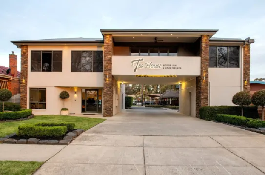Tea House Motor Inn