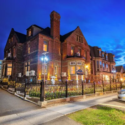 Prince Inn Hotels near Government House