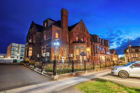 Prince Inn Отели рядом с достопримечательностью «Confederation Centre of the Arts»