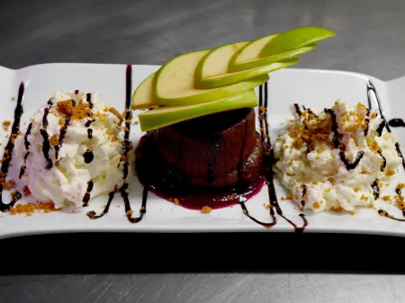 Logis Hôtel du Commerce Отели в г. Плёк-сюр-Лье