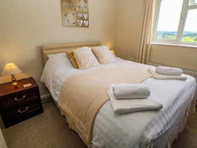 Basford View Hotels near Biddulph Library
