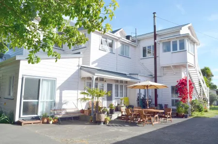 Braemar House B&B and YHA Hostel Отели в г. Уонгануи