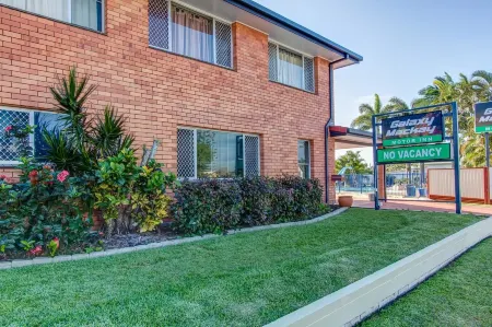 Galaxy Mackay Motor Inn Отели в г. Ооралея