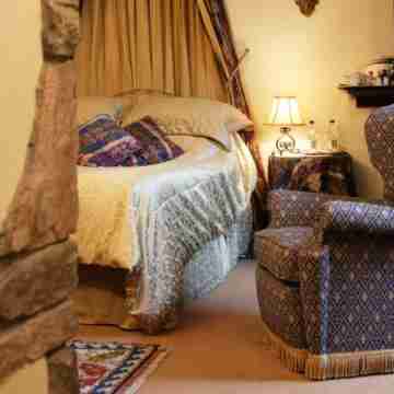 Bear Crickhowell Rooms