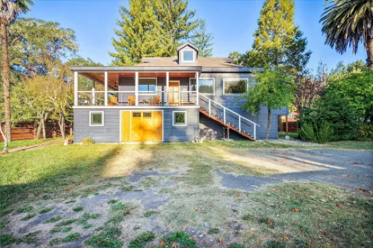 Pet’s Free! Modern Luxury Steps from Russian River by Redawning