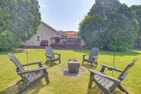 Family Getaway w/ Deck: 3 Mi to Lake Champlain -  Ferienwohnungen