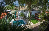 Island Life Hostel - piscina