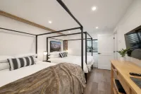 Ski Shores 3 Bedroom Cabin by RedAwning