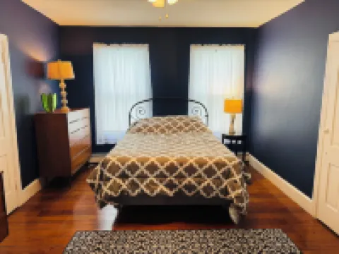 Pet-Friendly Condo in Cape May Historic District - 2 Bedroom with AC and Kitchen