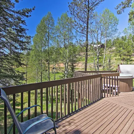 Florissant Hilltop Hideaway w/ Porch, Pond View