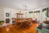 Les Matins de Victoria Hotels in Waterloo