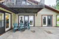 Flathead Lake Views: Scenic & Spacious Retreat! - parking