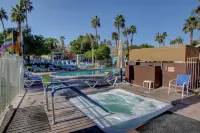 Ccbc Resort Hotel - A Gay Men's Resort Hotel di Cathedral City
