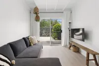 UNIT 2 Pacific Ave, Sunshine Beach