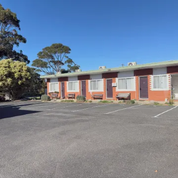 Beachcomber Motel & Apartments