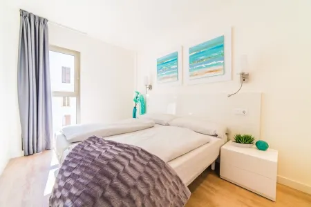 Fantastic 5-storey building with gigantic sea views, 2 bedrooms