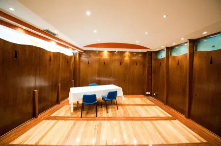 Hotel Cordón Отели рядом с достопримечательностью «Salón del Reino de los Testigos de Jehová»