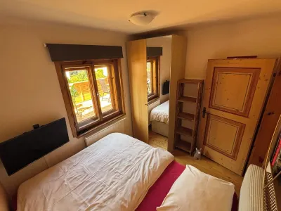 Fireplace apartment "Landhaus Zell am See" in Niedernsill. Pet friendly! Wasserfall Hirzbach 주변 호텔