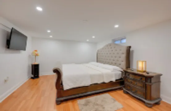 Lovely Elmont Apartment - Walk to Bus Stop!
