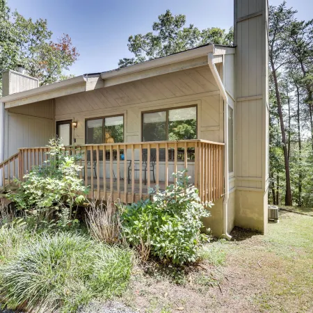 Basye Getaway w/ Pool Access, 2 Mi to Bryce Resort