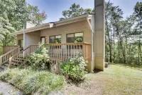 Basye Getaway w/ Pool Access, 2 Mi to Bryce Resort - 3-Sterne