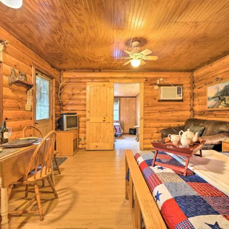Cedar Falls Cabin Nestled by Honey Creek