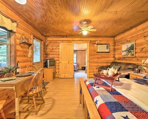 Cedar Falls Cabin Nestled by Honey Creek Hotels in Murray County