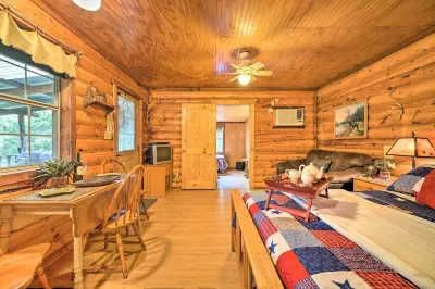Cedar Falls Cabin Nestled by Honey Creek