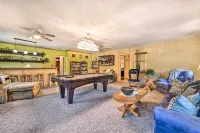 'Campbell Retreat' in Maggie Valley w/ Deck! - Parkplatz